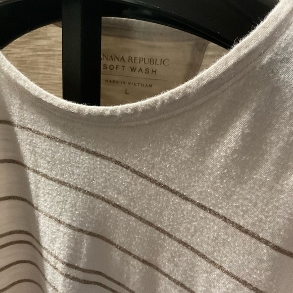 BANANA REPUBLIC SOFT WASH TEE! Size L - Picture 2 of 2